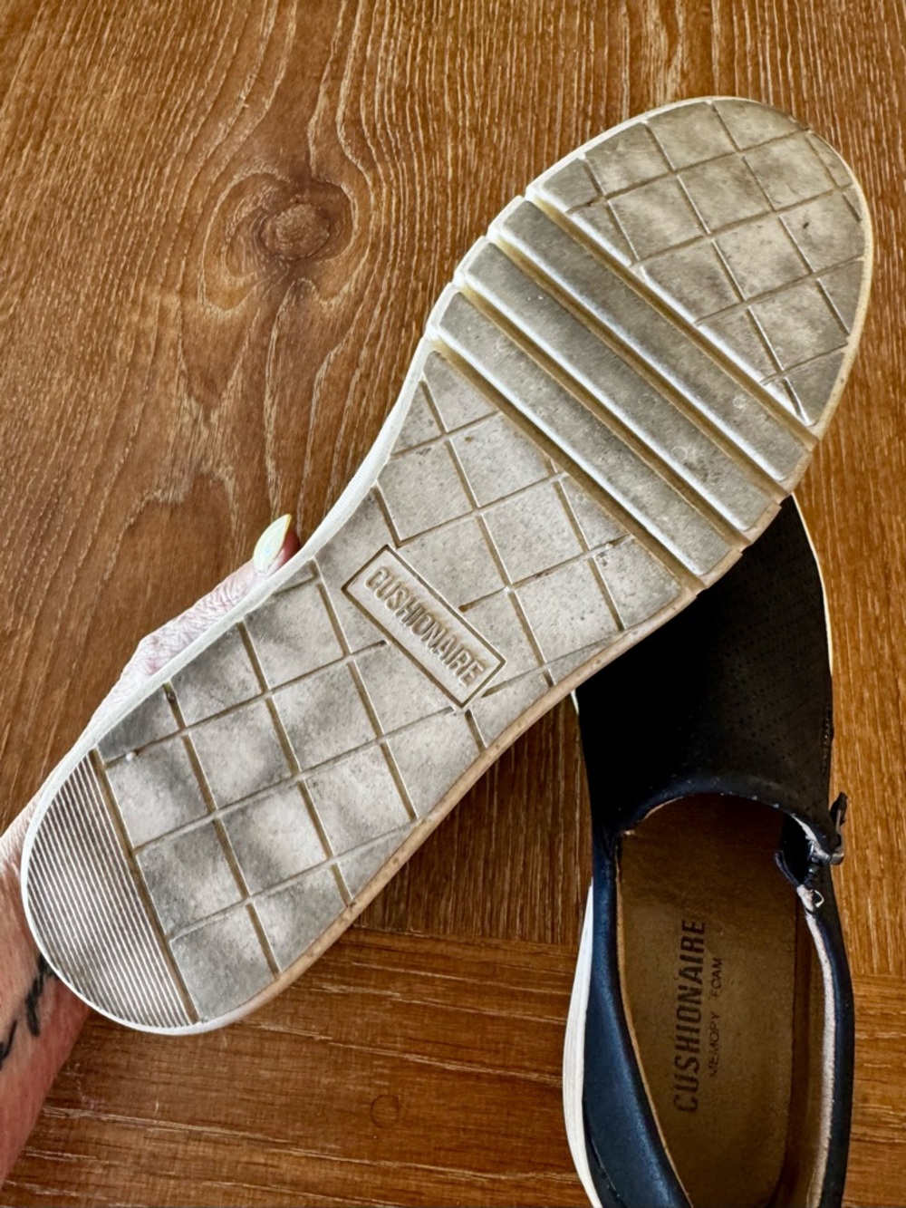 Cushionaire black Nissa slip on sneakers 8M - Picture 10 of 13